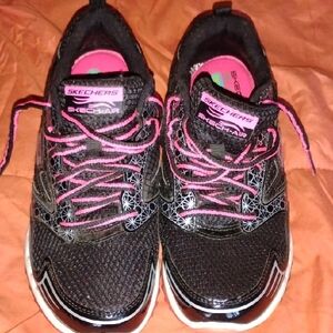 Skechers Black Sneakers with Pink Highlights